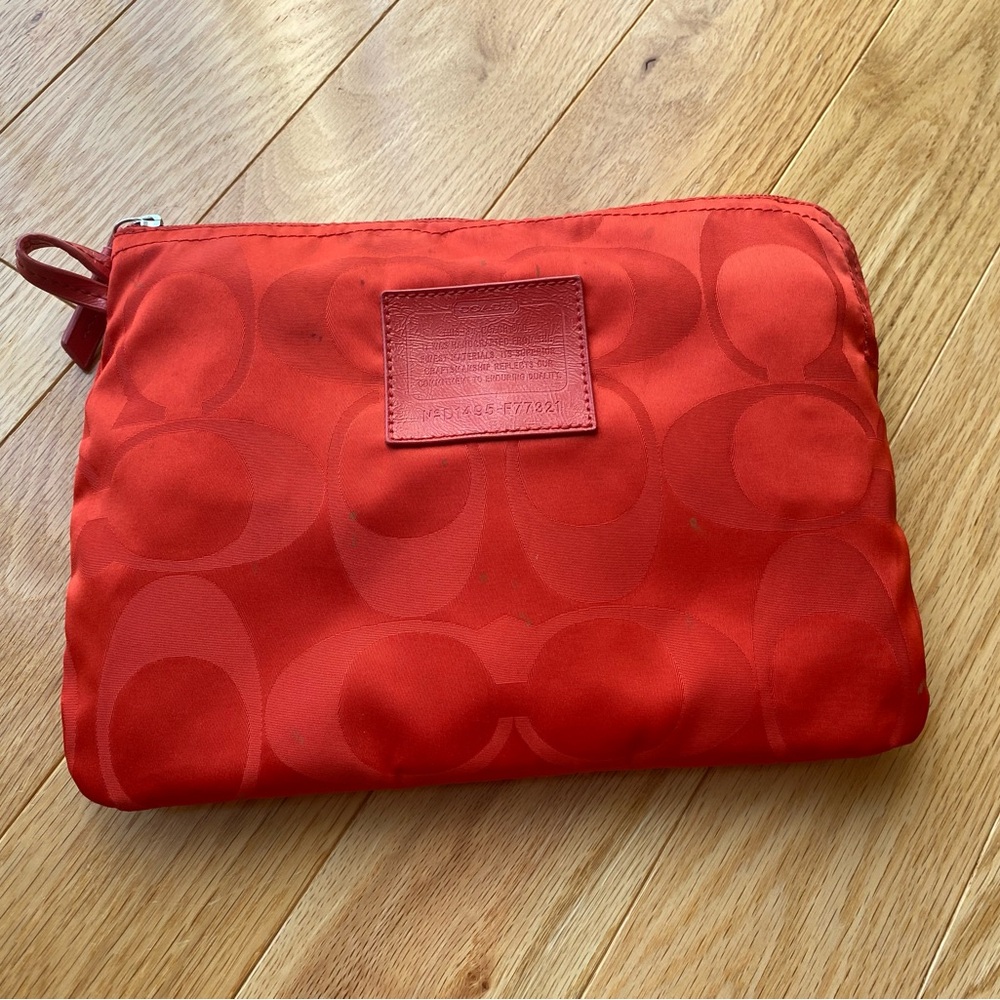 Coach Scarlet Pouch